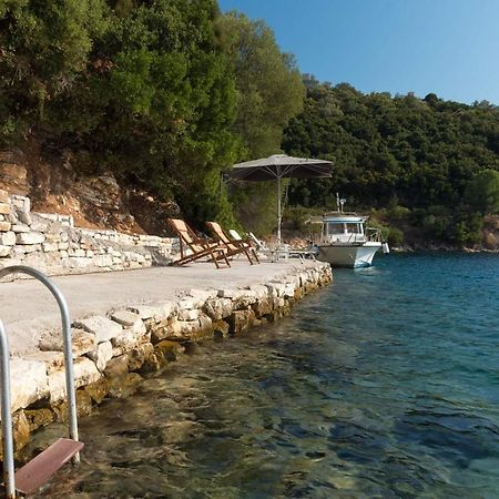 Meganisi Blue Apartment Spartokhorion Экстерьер фото