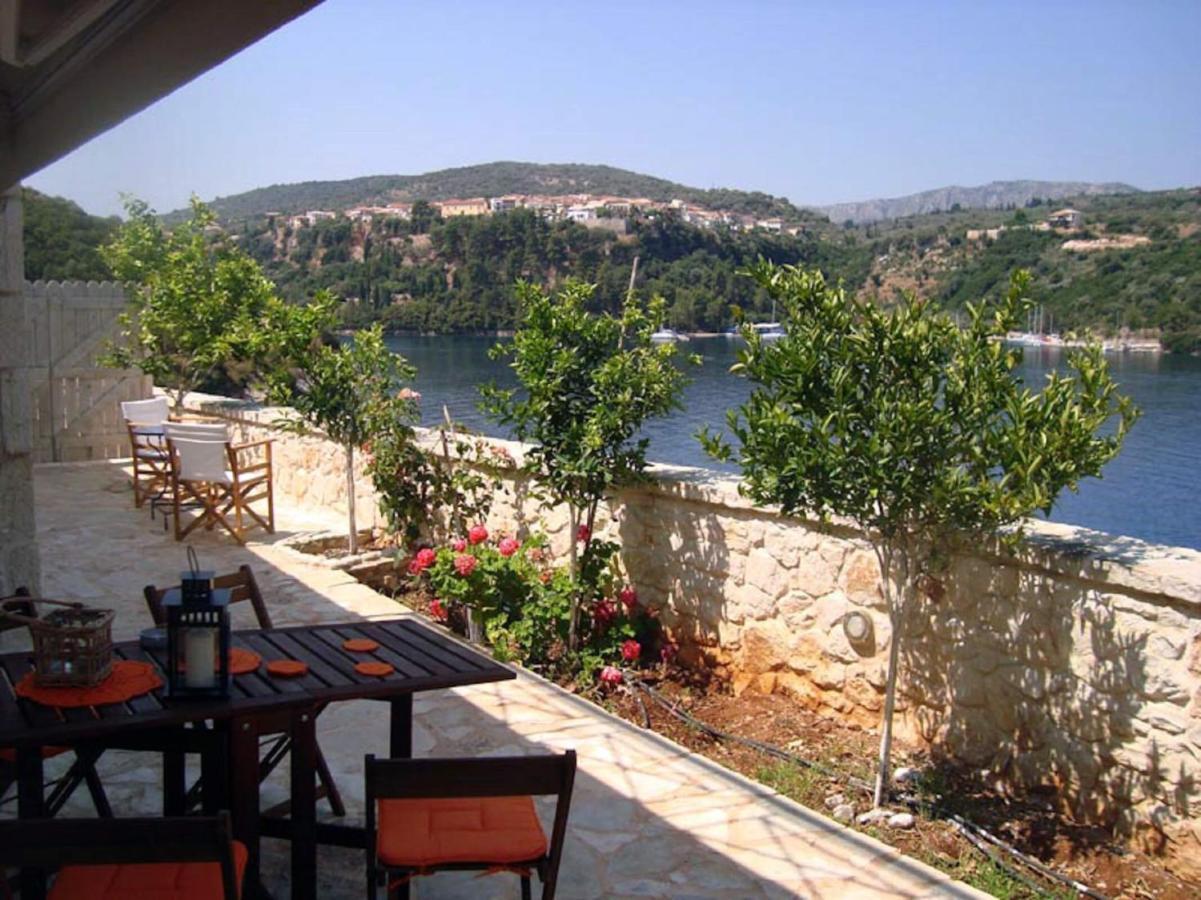 Meganisi Blue Apartment Spartokhorion Экстерьер фото